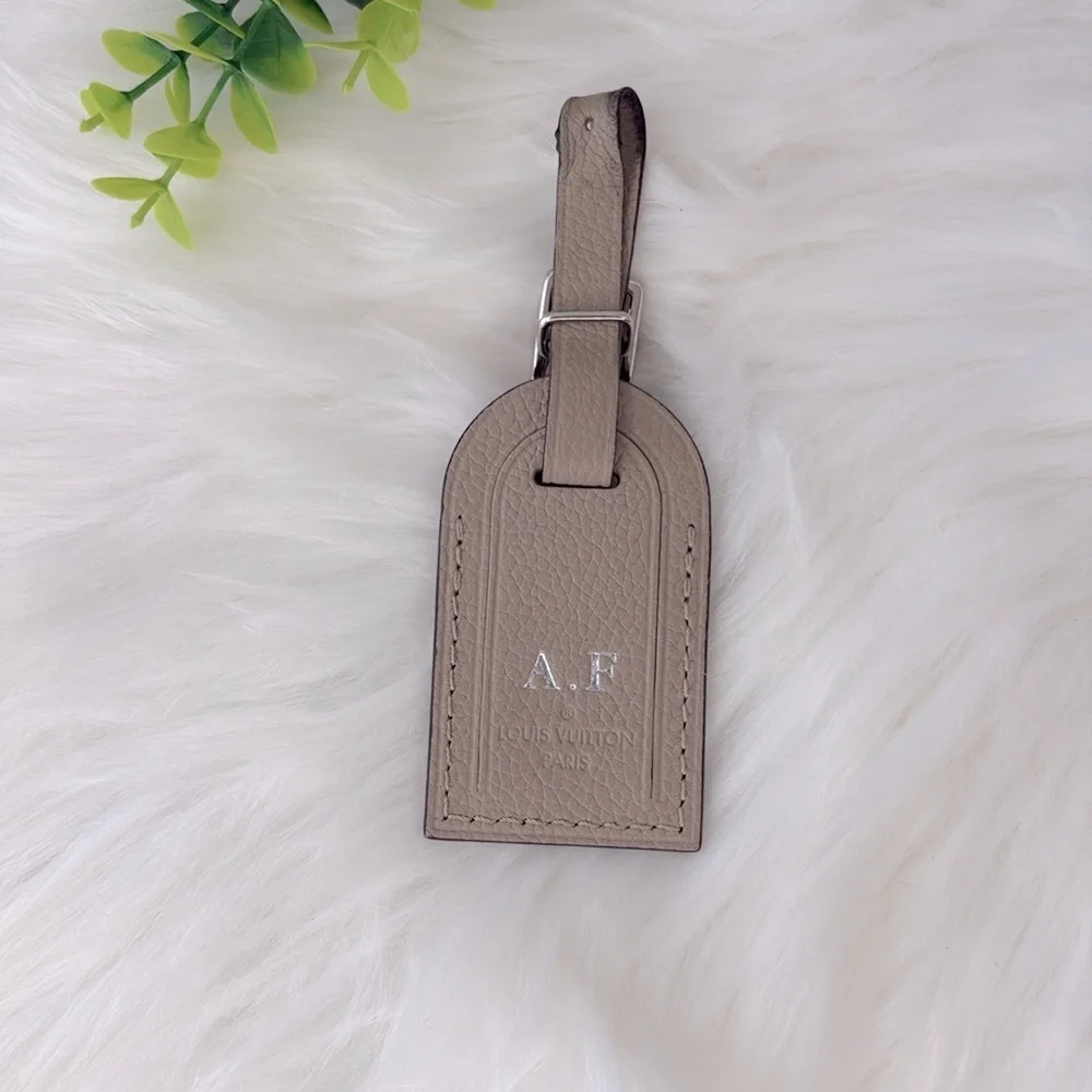 Louis Vuitton Taiga Leather Luggage Tag‎